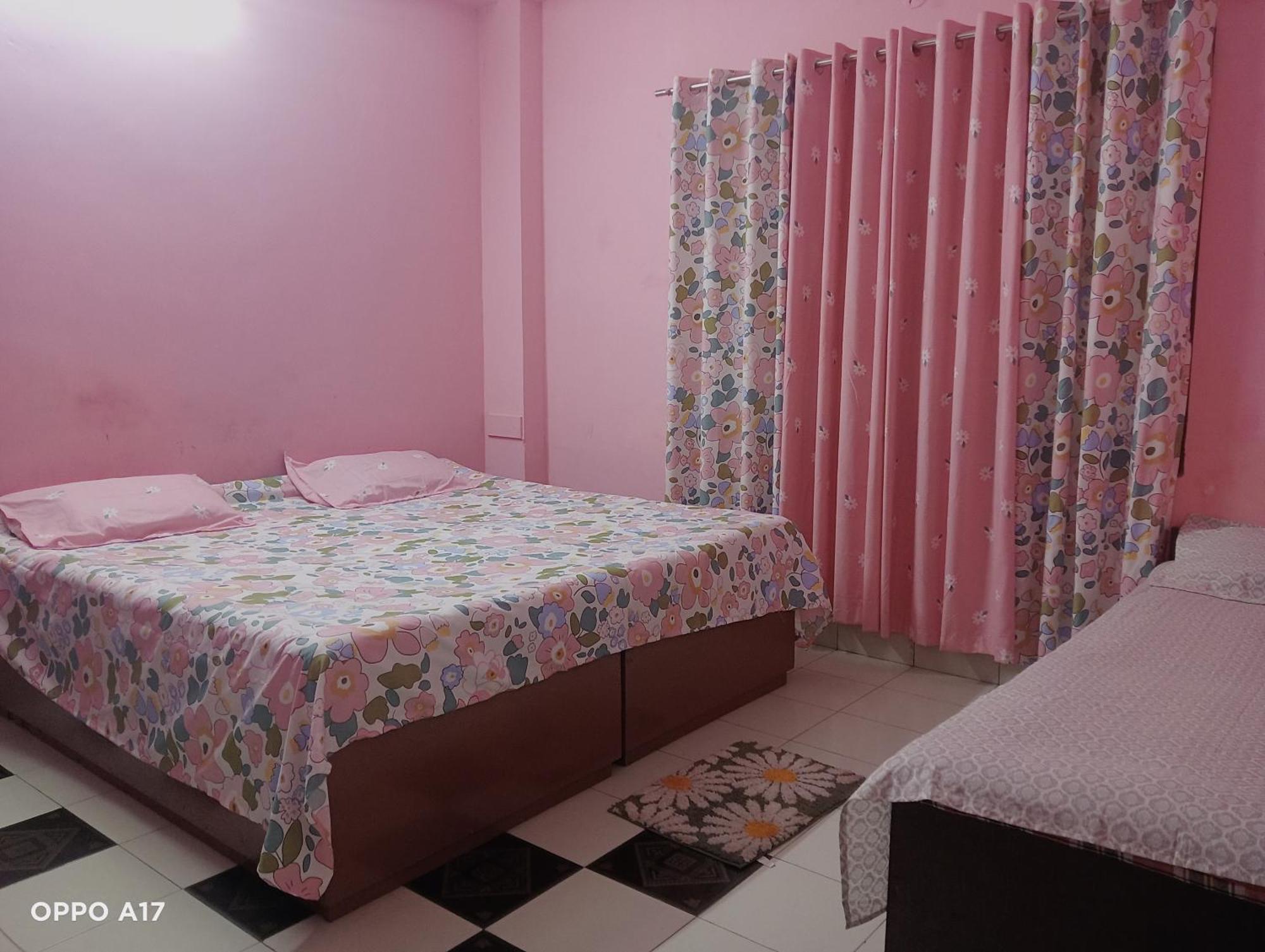 Swaroop Ashray Homestay Siliguri Δωμάτιο φωτογραφία